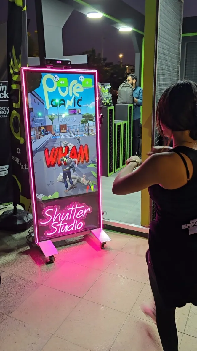 PureGanic Kinect game: A punch lands
